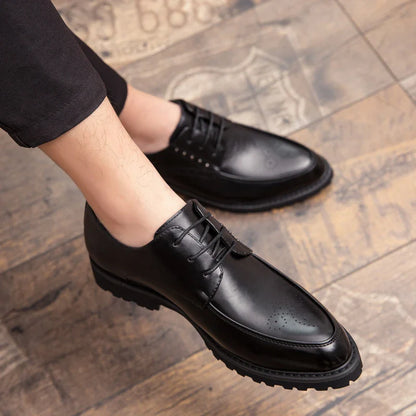 Stylish and comfortable men's leather dress shoes with a British-inspired design, suitable for business suits and formal wear