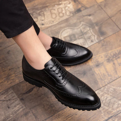 Stylish and comfortable men's leather dress shoes with a British-inspired design, suitable for business suits and formal wear
