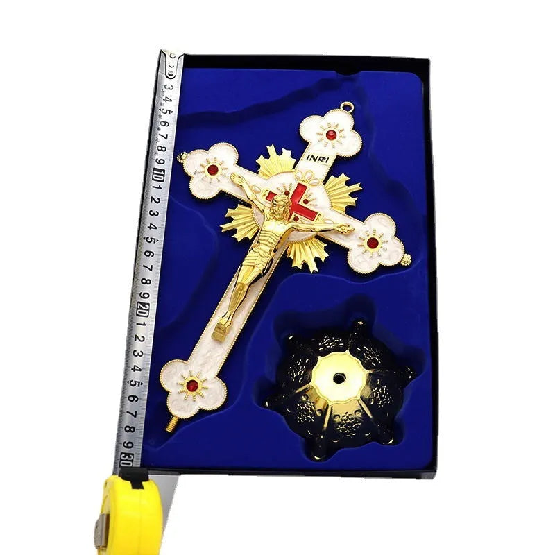 Zinc alloy geometric car ornament in gold and diamond finish, measuring 30cm by 19cm.