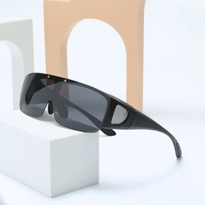 Polarised sunglasses with one-piece myopia lenses in black and grey, suitable for mountain climbing and biking activities.