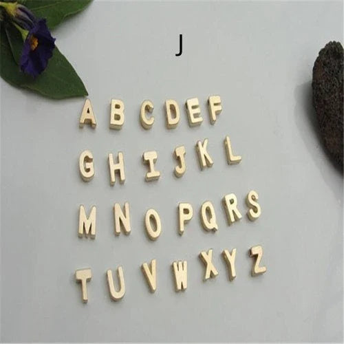 Heart-shaped letter pendant necklace with clavicle chain in various metallic colors