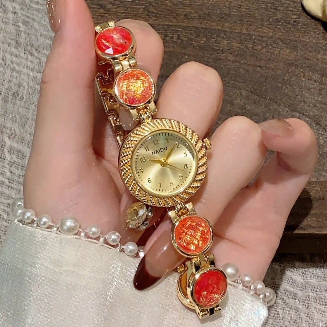 Women's quartz watch with 25mm round dial in milky white, on a zinc alloy case.