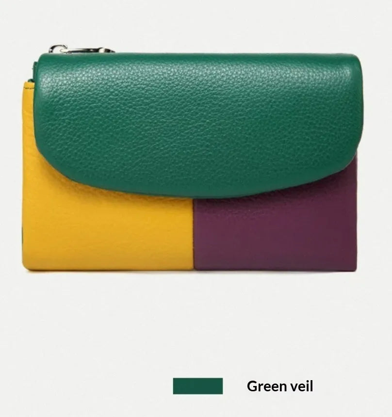Women's short wallet in soft leather texture with solid colour and stitching detail, urban minimalist style
