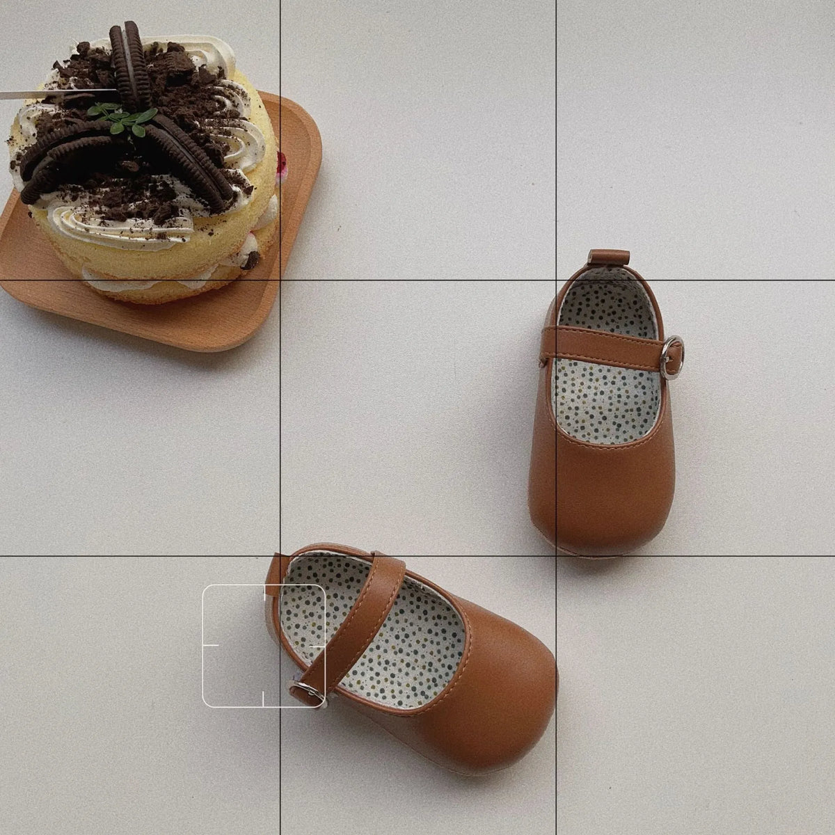 Baby girl toddler shoes with Velcro fastening, artificial PU upper, low top shape, available in five colours