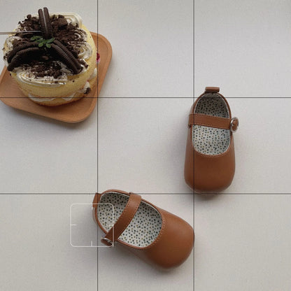 Baby girl toddler shoes with Velcro fastening, artificial PU upper, low top shape, available in five colours