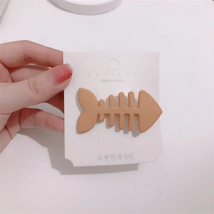 Minimalist fishbone pattern hair barrette in a candy colour with duckbill clip design.