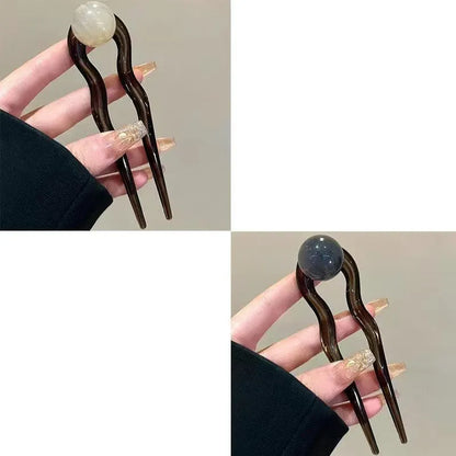 Acrylic U-shaped hair barrette with retro ball design in caramel colour