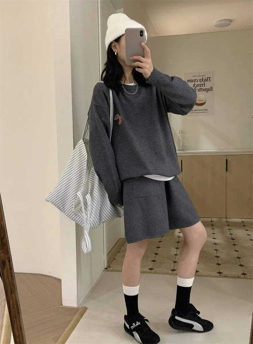 Women's knitted sweater shorts suit in imitation cashmere with animal pattern embroidery
