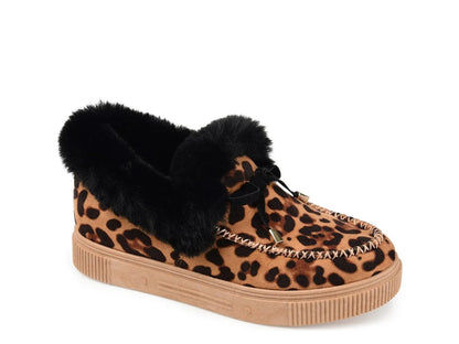 Women's cotton shoes with round toe, non-slip rubber sole, and velvet lining in multiple colours