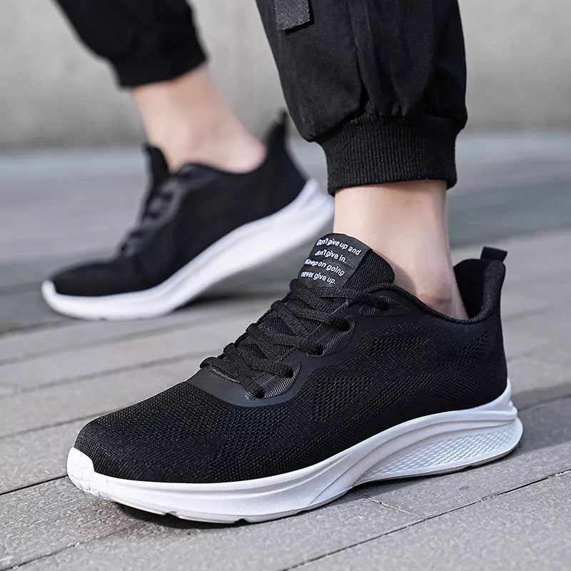 Men's lace-up running shoes with mesh upper in various colors