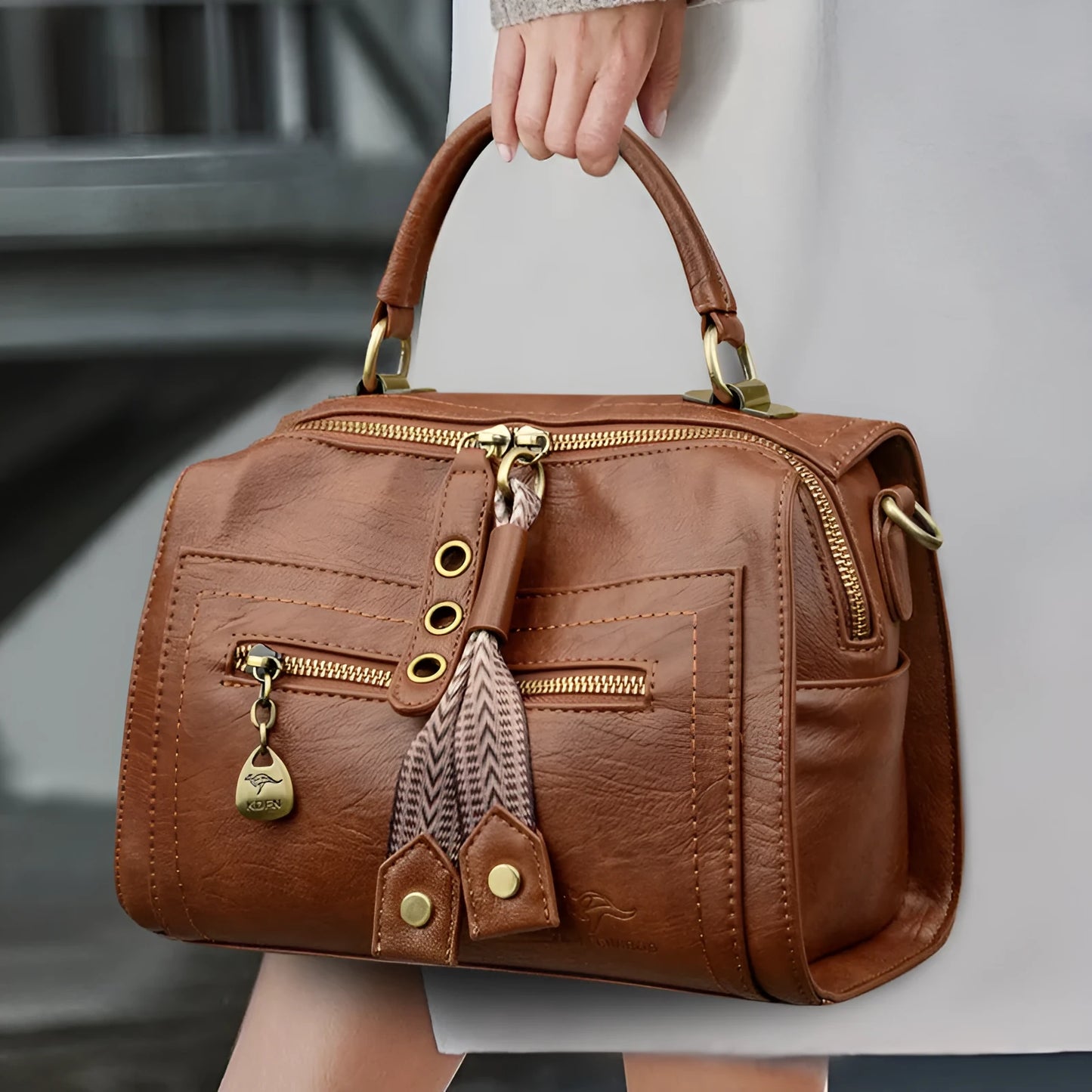Women's one-shoulder crossbody bag in soft PU leather with retro styling