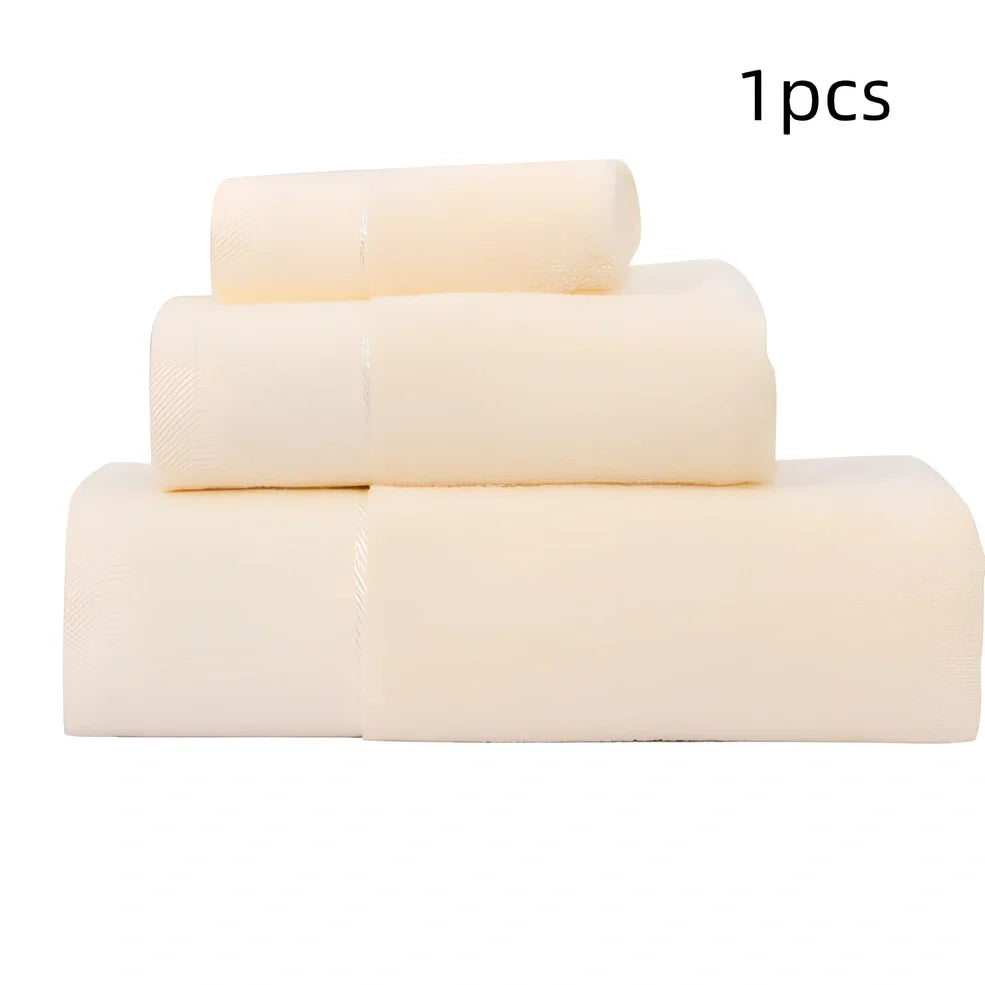 70x140cm cotton bath towel in blue with plush texture from combed yarn construction