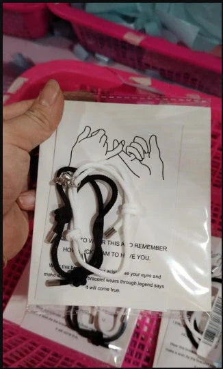 Adjustable nylon magnetic bracelet in various colors with a 3mm thick rope and magnetic closure