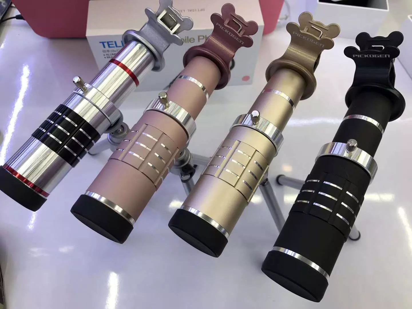 18x Magnification Lens with Auto Focus Ring for clear, detailed viewing