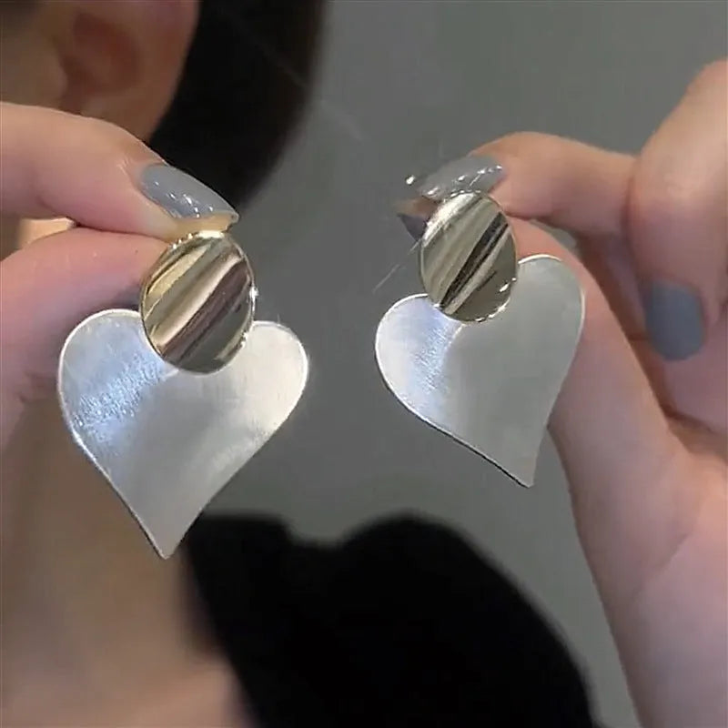 Contrast colour heart-shape earrings with electroplated finish in retro Hong Kong style, mixed material, one pair