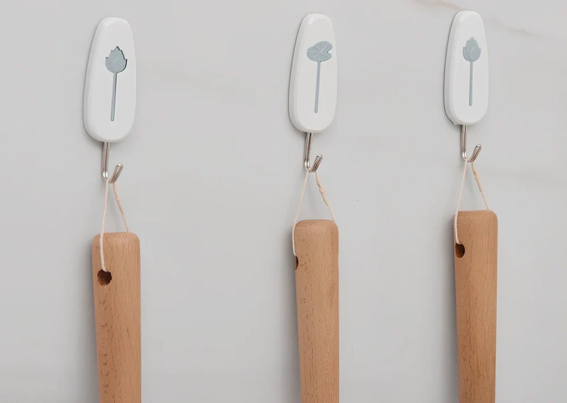 Wooden toilet brush with 360° bristle coverage for thorough cleaning, featuring natural beech handle and stainless steel components for durable bathroom maintenance