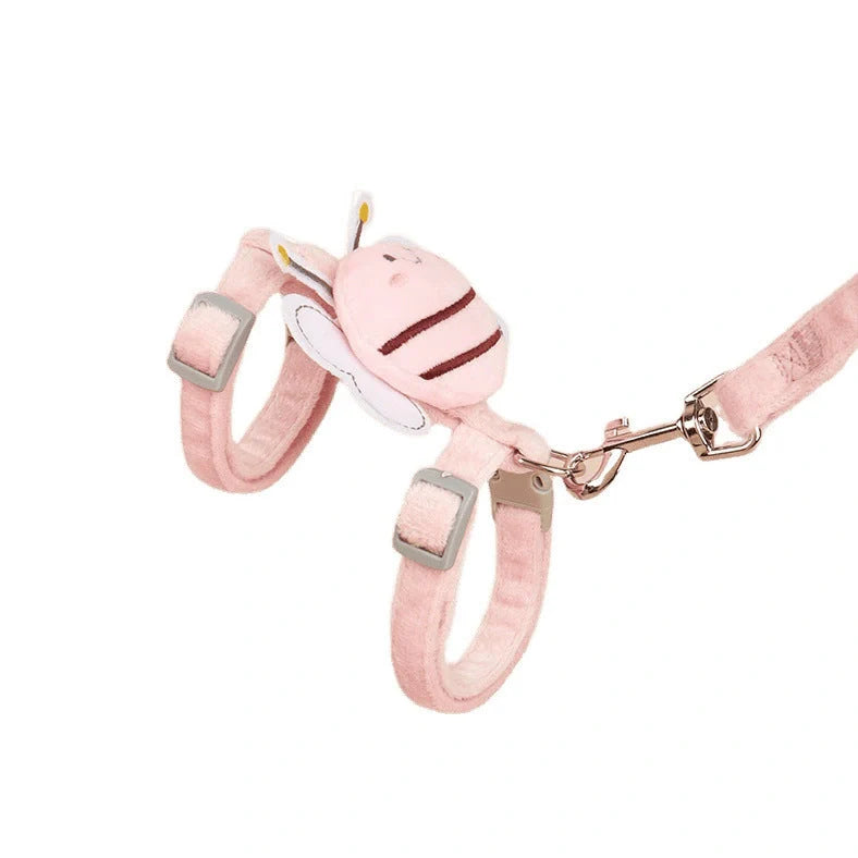 Adjustable bee-shaped cat rope with extendable lead and quick-release buckle in pink, yellow, or blue