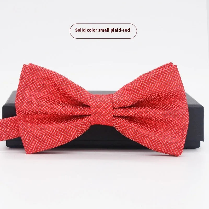 Flat-head self-tie bow tie in a wine red colour, showing its 12cm width and 6cm height dimensions.