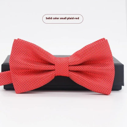 Flat-head self-tie bow tie in a wine red colour, showing its 12cm width and 6cm height dimensions.