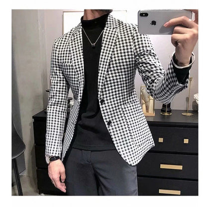 Casual slim-fit black and white plaid jacket with conventional sleeves and regular length