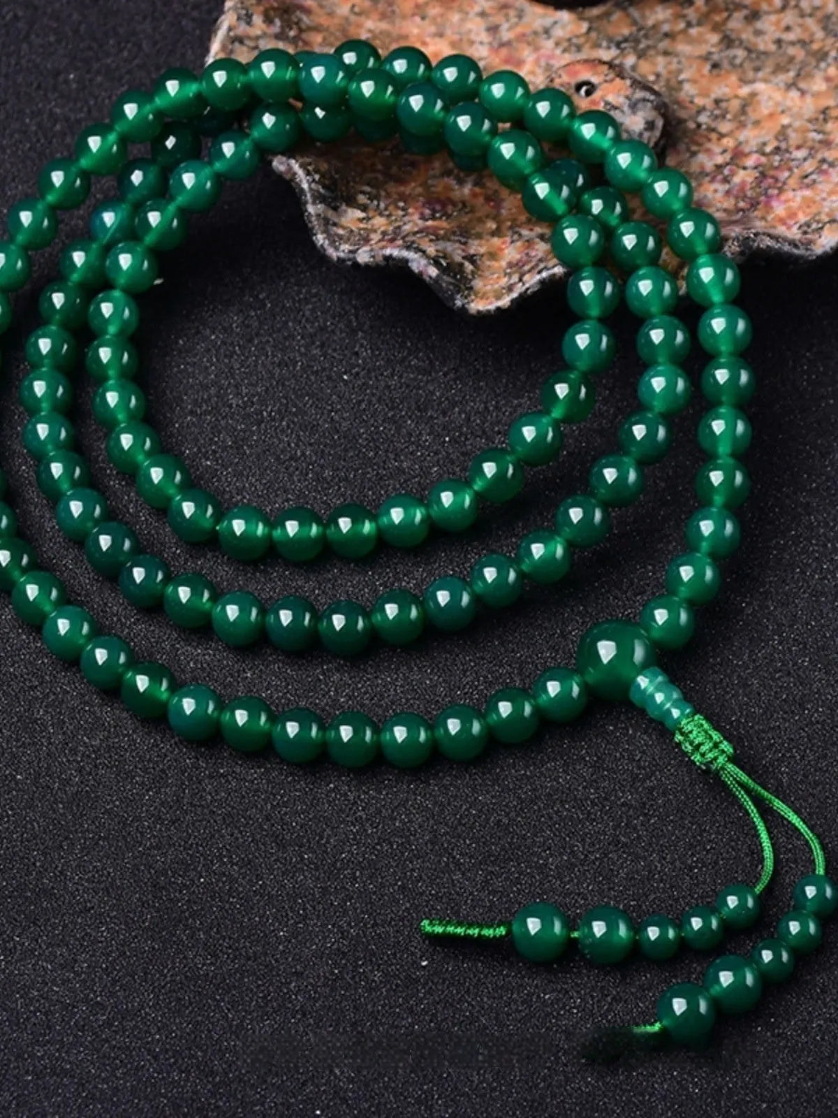 Handmade natural green agate bracelet with thangka pendant and multi-circle bead design