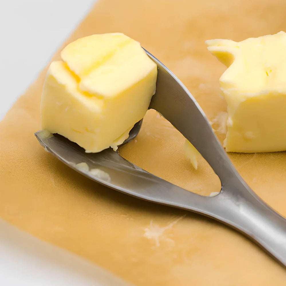 Stainless steel butter cutter with 12cm edged blade and 60° tip for precise baking portions