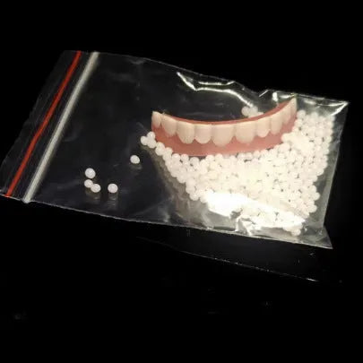 Silicone simulation smile dentures for dental training with upper and lower teeth colour differentiation
