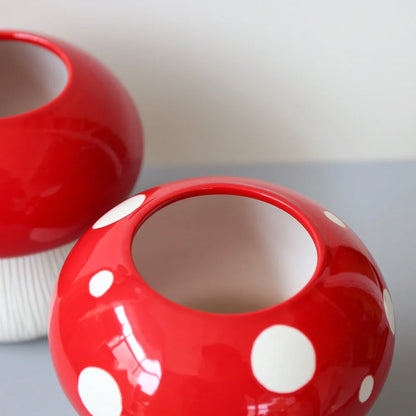 Mushroom-shaped ceramic vase with European painting, white spots, 15cm height