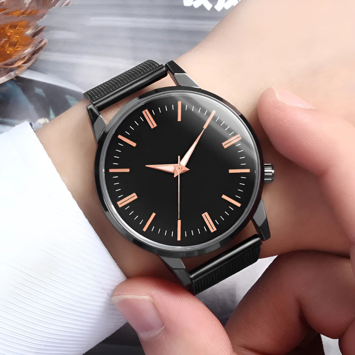 Luxury couple watch set with quartz movement, alloy case, glass mirror, metal mesh band, blue black white