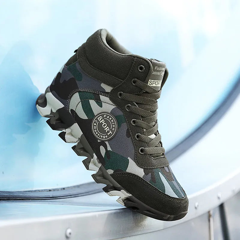 Women's green camouflage canvas sneakers with rubber sole in casual styling