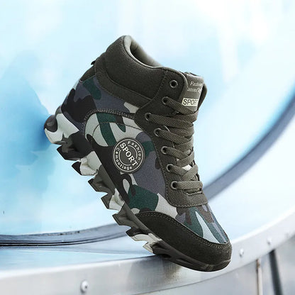 Women's green camouflage canvas sneakers with rubber sole in casual styling
