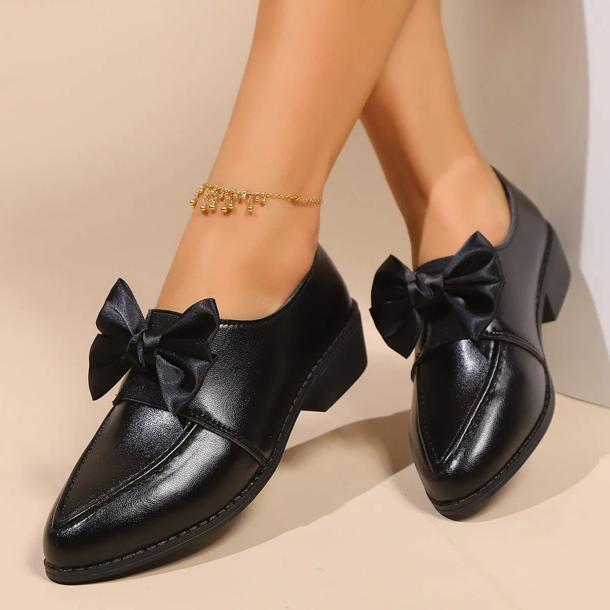 Women's British-style shoes with bow decoration, PU upper, and rubber sole in available sizes 36-43