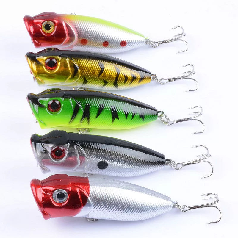 Bionic Fishing Lure On Water Surface - 6.5cm plastic bait with 6# hook in vibrant colors