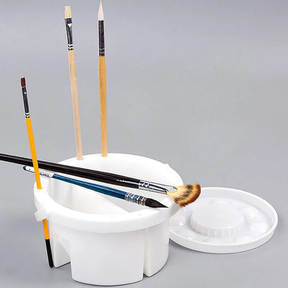 White plastic paint brush holder with 16.5 cm diameter, cake decoration clip style.