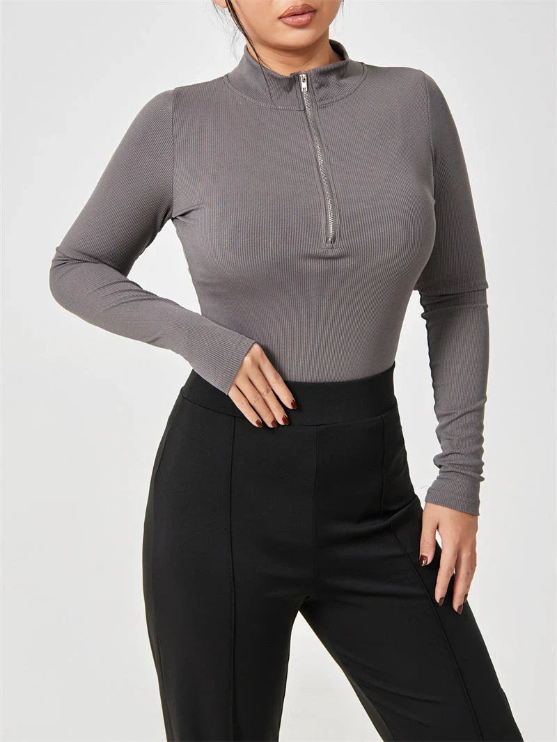 Seamless jumpsuit for women in various colors, featuring a slimming and comfortable design