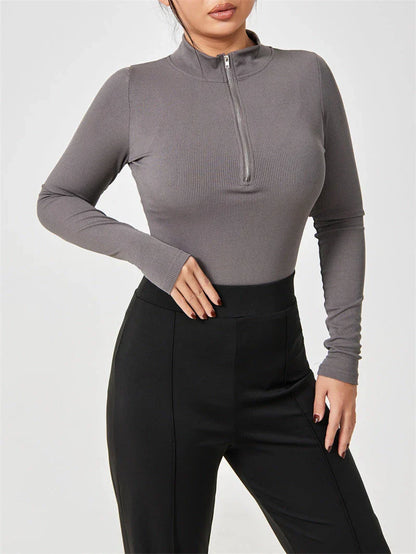 Seamless jumpsuit for women in various colors, featuring a slimming and comfortable design