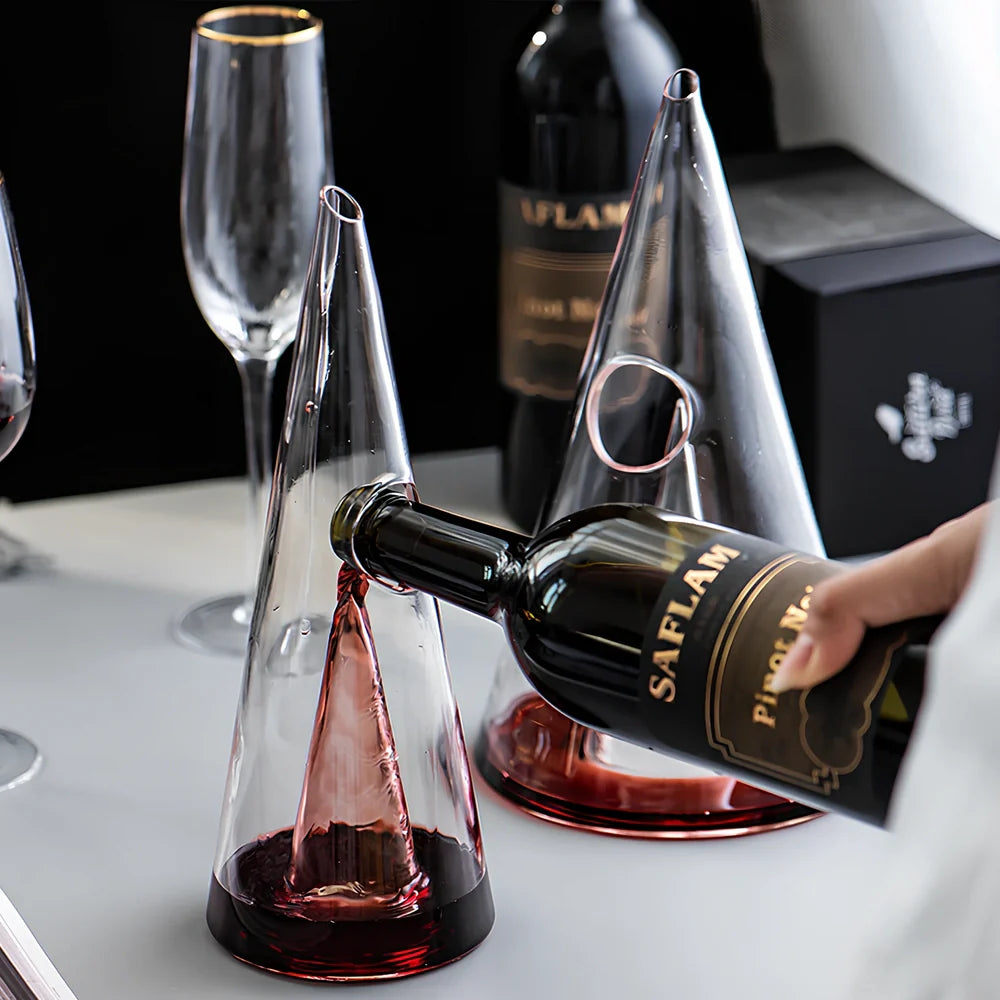 Korean-style clear glass waterfall decanter with 501-600ml capacity showing pouring stream