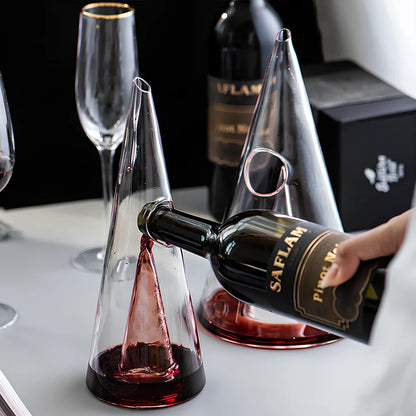 Korean-style clear glass waterfall decanter with 501-600ml capacity showing pouring stream