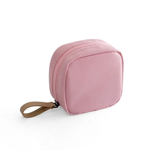 Cube-shaped makeup storage bag in cloth material with 15cm dimensions