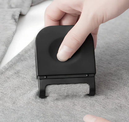 Portable manual fabric cleaning brush with removable catching net, 6.4 cm wide plastic construction