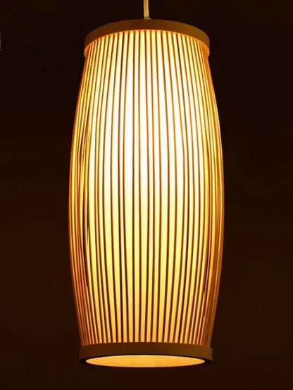 Hand-plaited natural bamboo lamp shade with open weave, 35cm tall, for E27 bulbs.