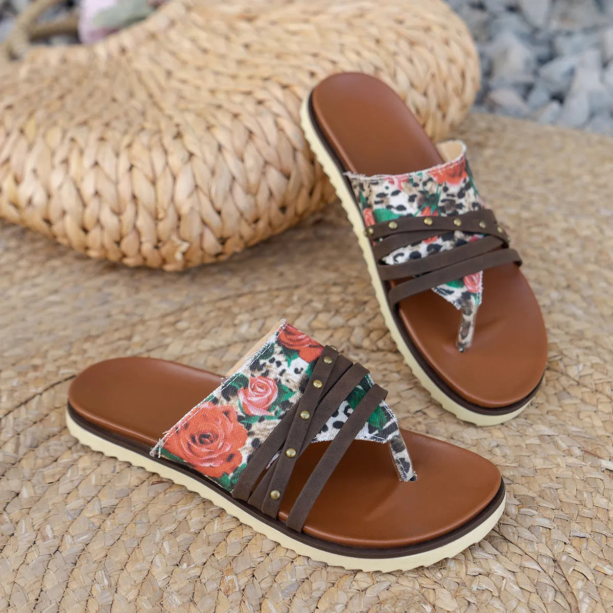 Plus size women's flip-flop slippers in candy colours with PU upper and rubber sole