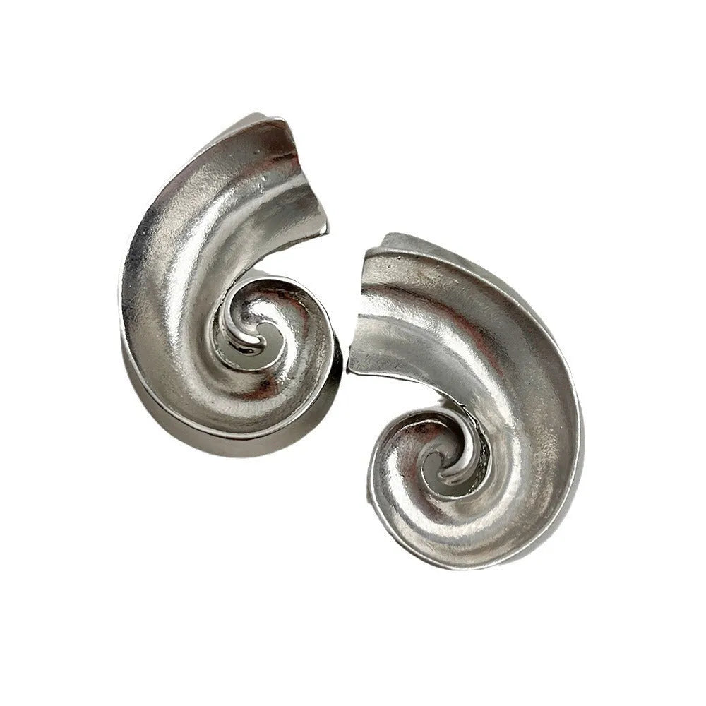 5cm geometric retro design ear studs in gold or silver electroplated finish