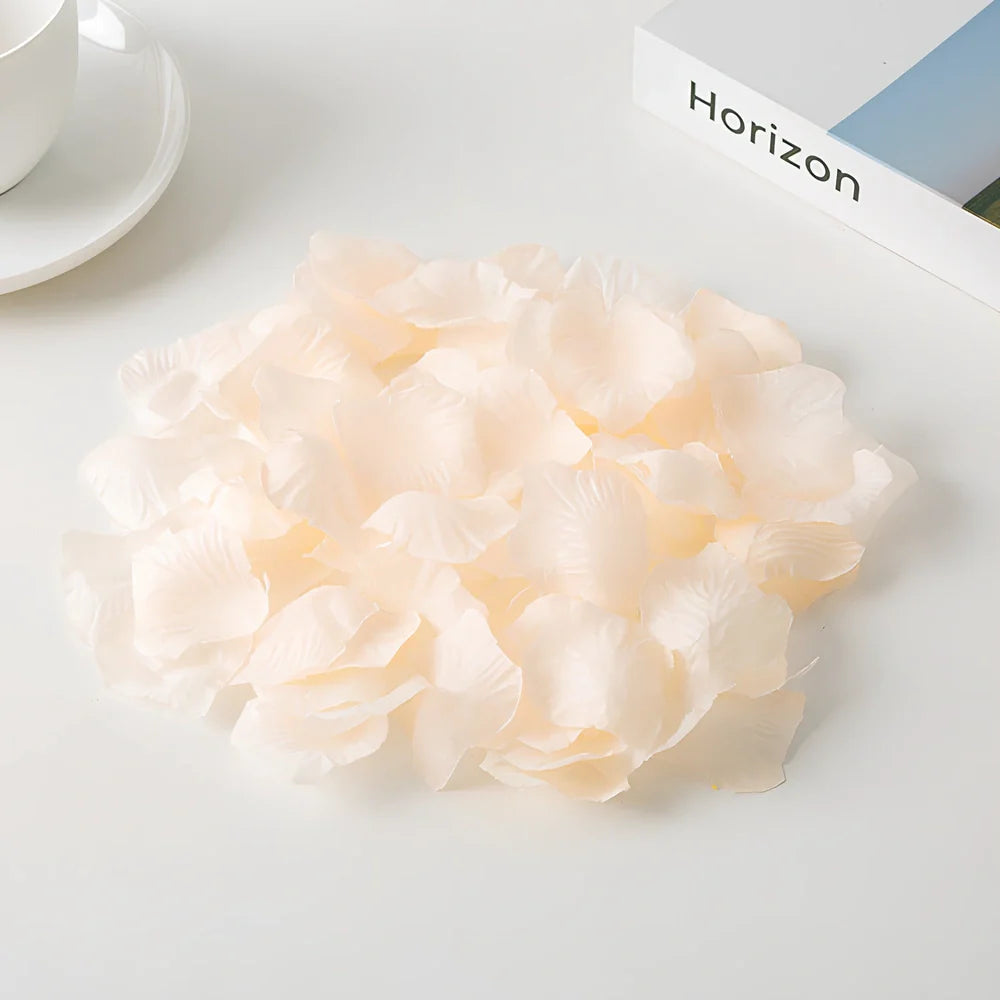 Pack of 100 high-quality silk simulated rose petals, 5cm size, in colours like rose red for wedding room scenes