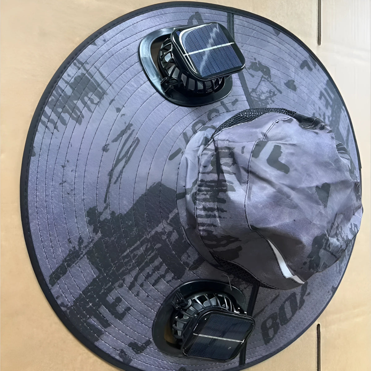 Men's grey solar-powered cooling cap with large eave and integrated fan for sun protection