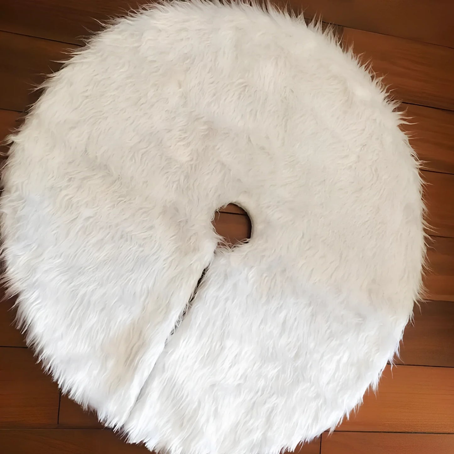 Pure white plush Christmas tree skirt in four sizes: 78cm, 90cm, 122cm, 150cm diameters