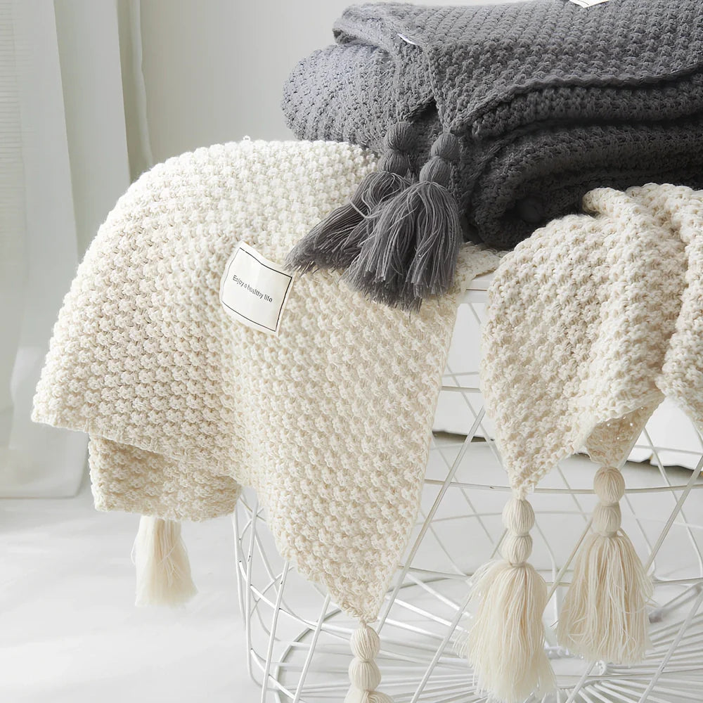 Dark gray fringed acrylic knitting blanket 130cm x 170cm with plain weave and moisture-wicking fibres