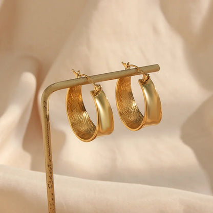 Geometric gradient gold earrings with ellipse design, perfect for women seeking modern elegance