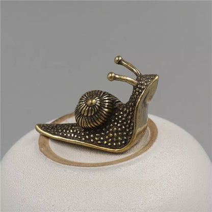 Brass tea pet snail decoration pure copper paperweight with pastoral design