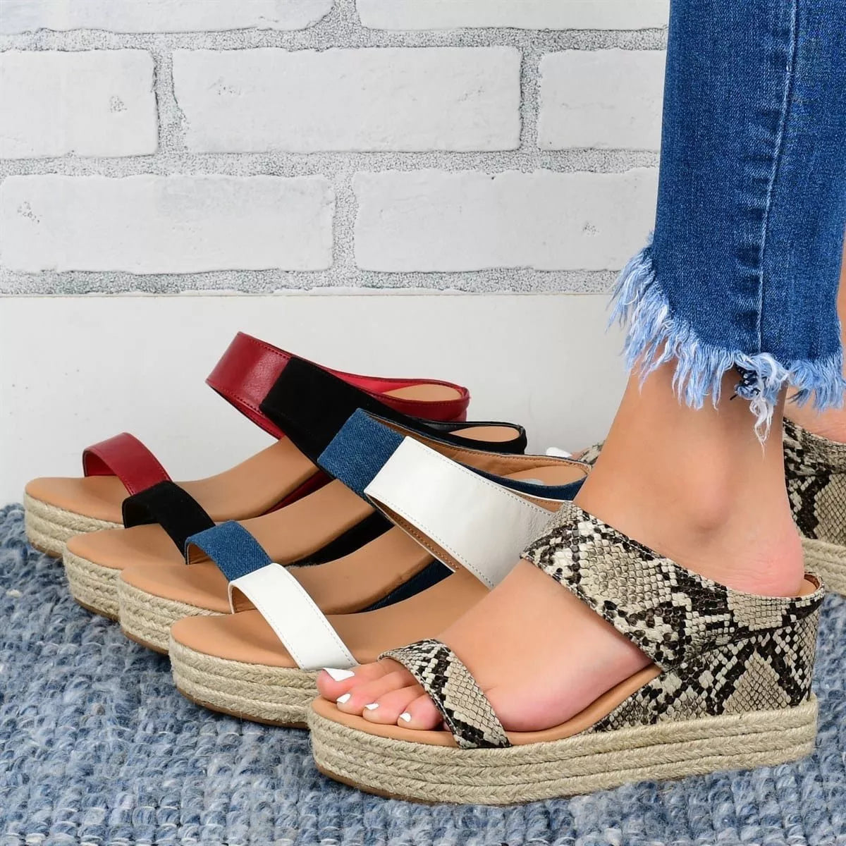 Casual wedge heel sandals in multiple colors with a comfortable 3-5CM heel height